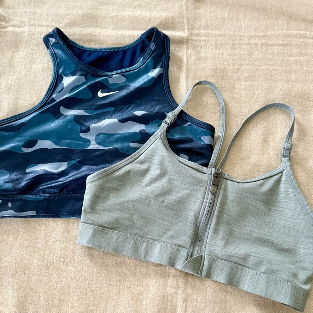 EUC Set of 2 Nike Sports Bras Blue Camo and Gray Zip-Up Sz M